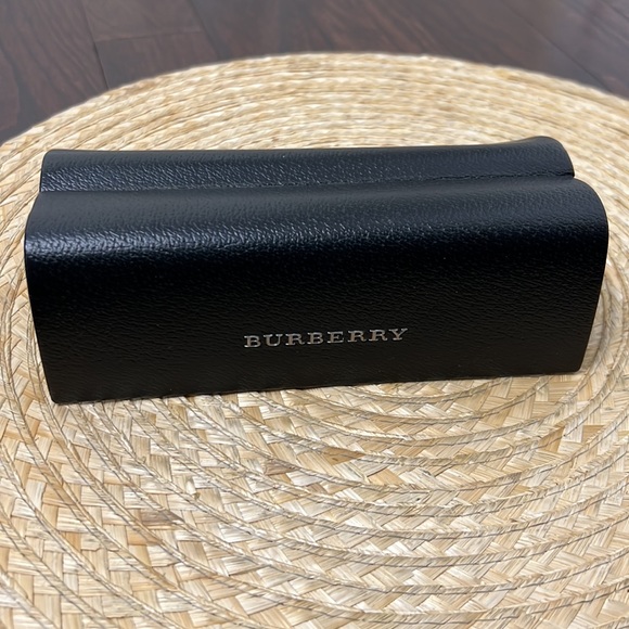 Burberry Spellout Hard Cover Signature Sunglasses Case - Picture 6 of 14